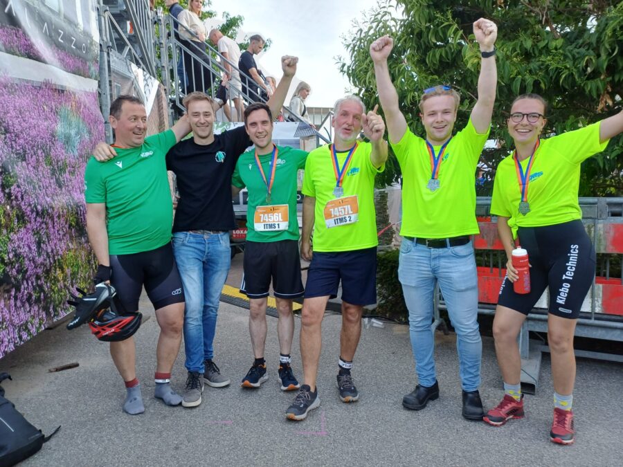 Klebo Technics team completed the Triahtlon Holten. Celebrating